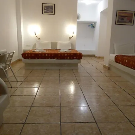East 2* Fira (Santorini)