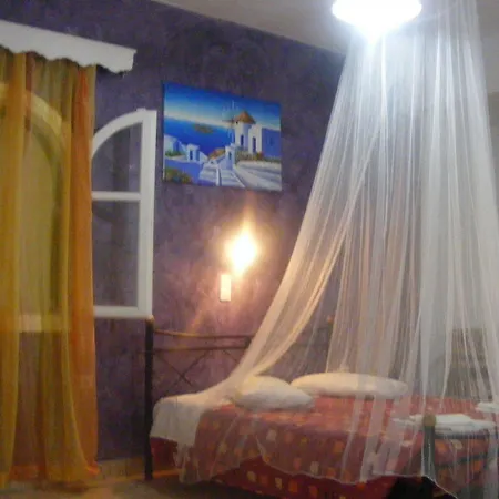 East Guest house Fira (Santorini)