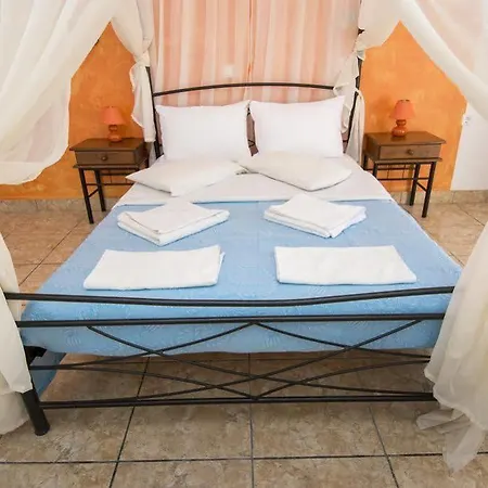 East 2* Fira (Santorini)