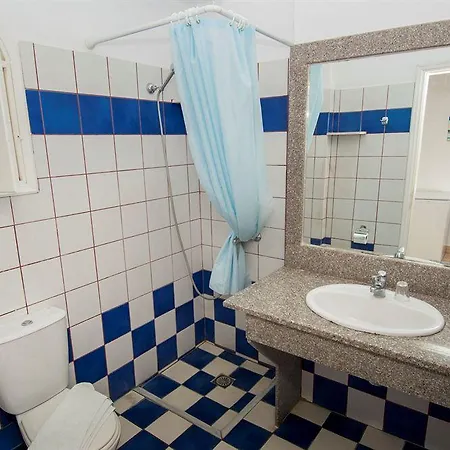 East בית הארחה 2*