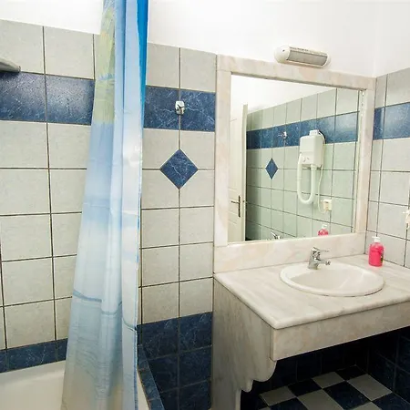 East בית הארחה 2*