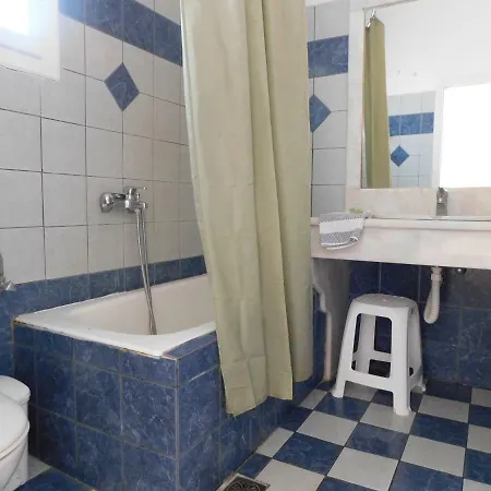 East בית הארחה 2*